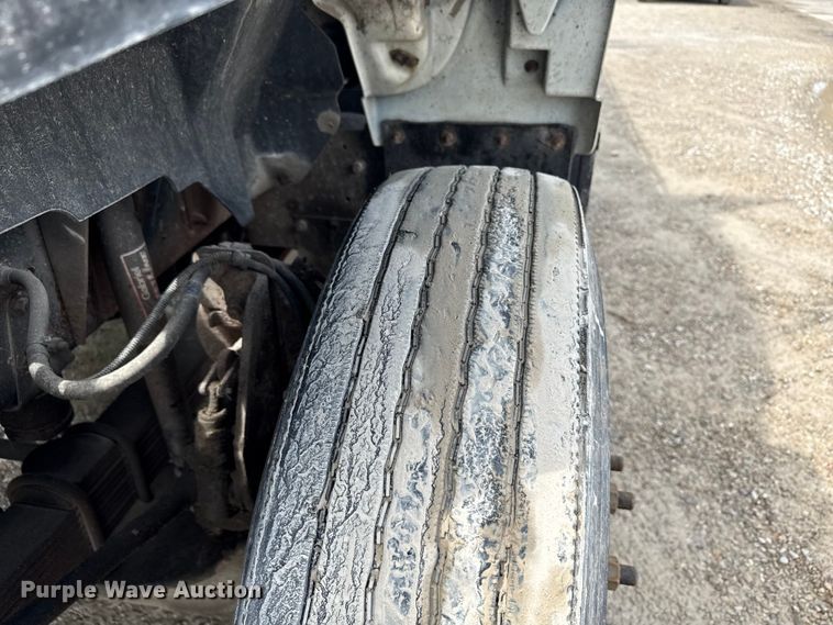 image for item ND9530 2001 GMC C7500 crane truck