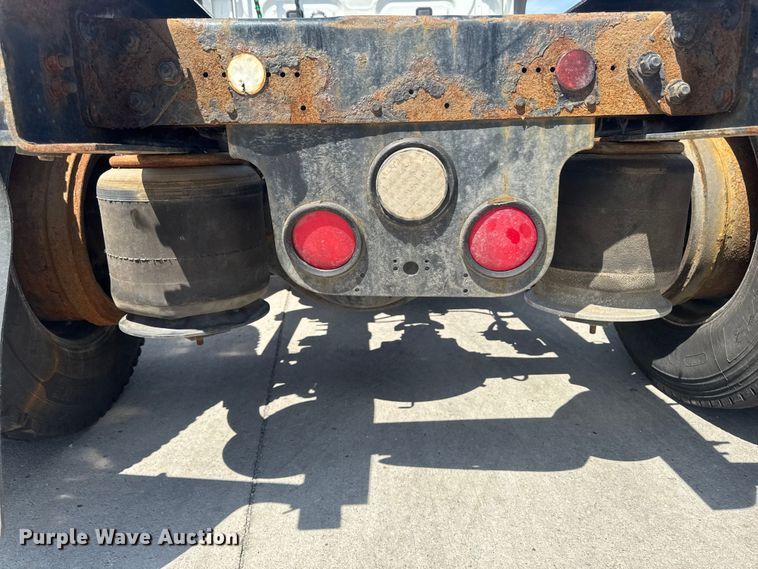 image for item OE9594 2017 Freightliner Cascadia semi truck