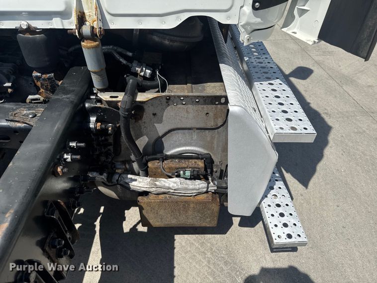 image for item OE9594 2017 Freightliner Cascadia semi truck