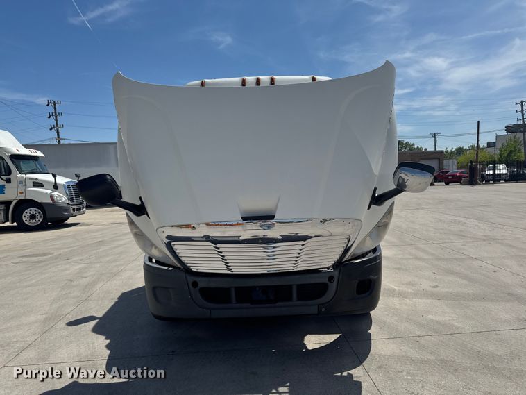 image for item OE9594 2017 Freightliner Cascadia semi truck