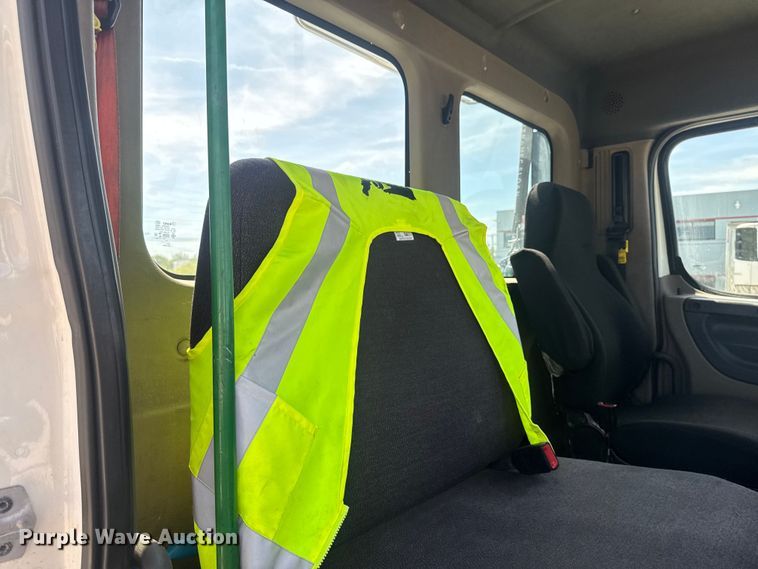 image for item OE9594 2017 Freightliner Cascadia semi truck