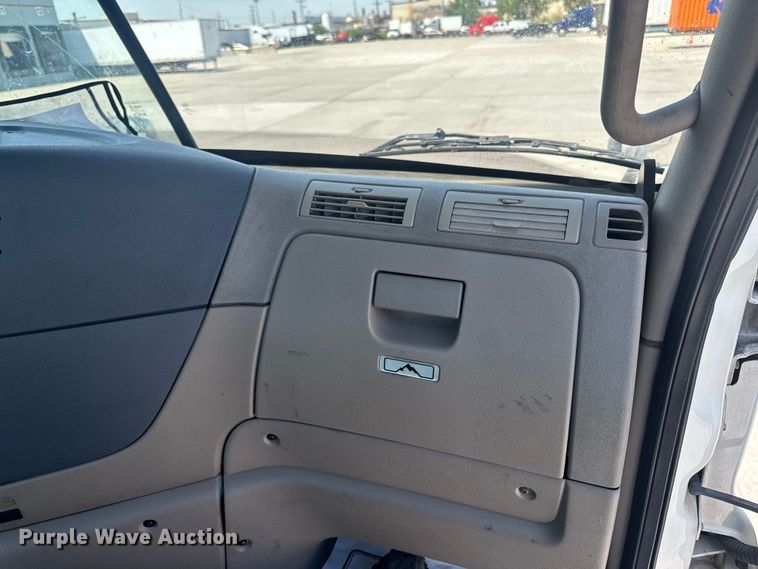 image for item OE9594 2017 Freightliner Cascadia semi truck