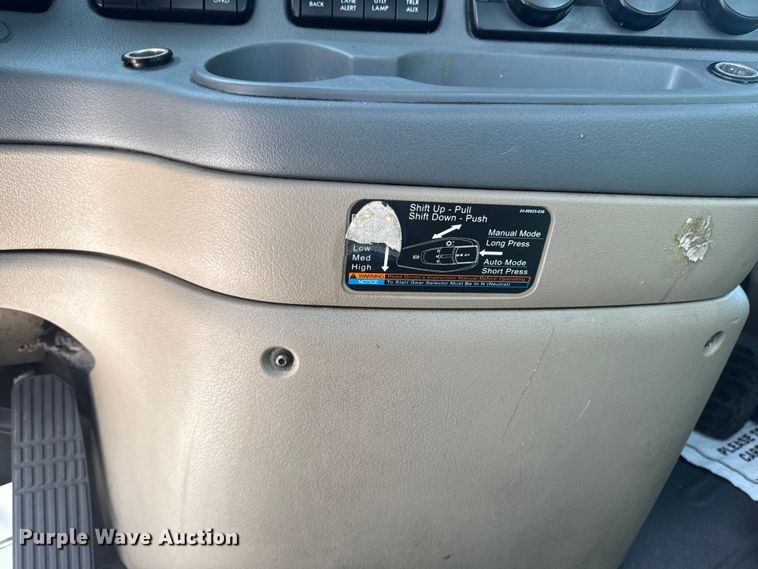 image for item OE9594 2017 Freightliner Cascadia semi truck