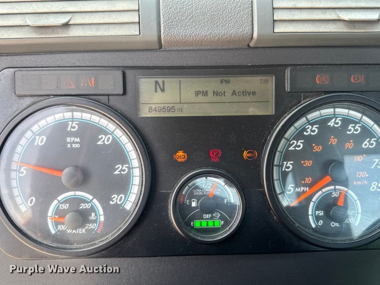 image for item OE9594 2017 Freightliner Cascadia semi truck