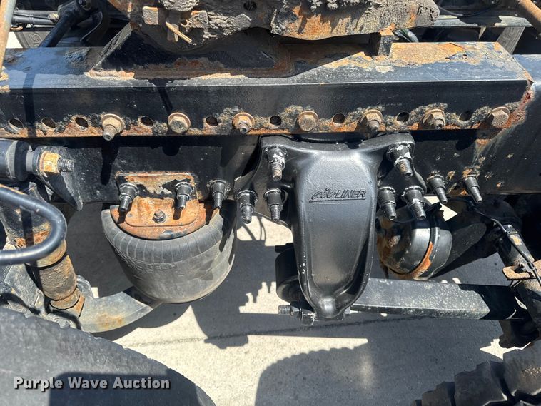 image for item OE9594 2017 Freightliner Cascadia semi truck