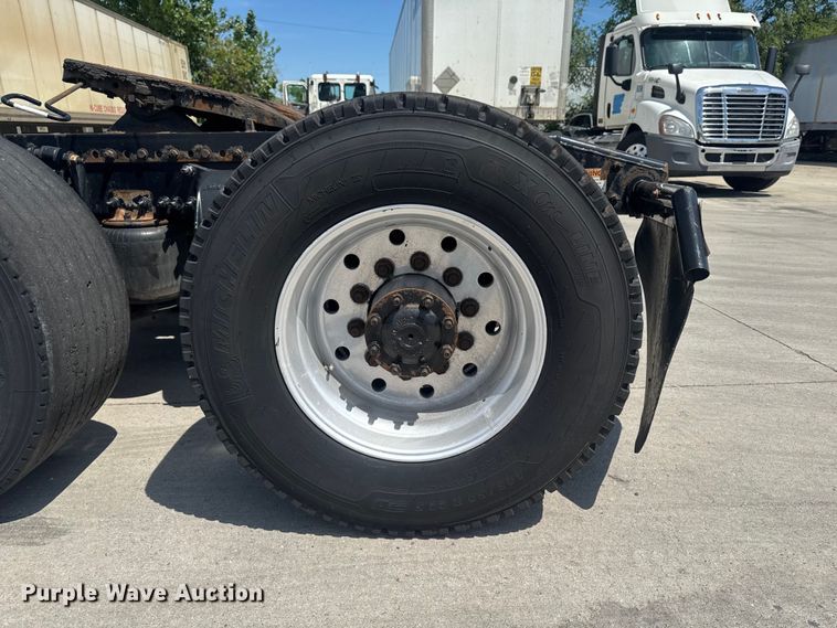 image for item OE9594 2017 Freightliner Cascadia semi truck