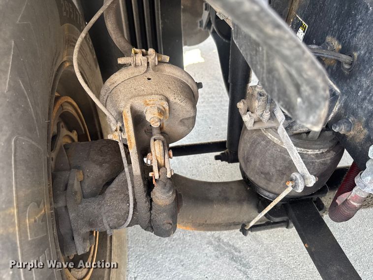 image for item OE9594 2017 Freightliner Cascadia semi truck
