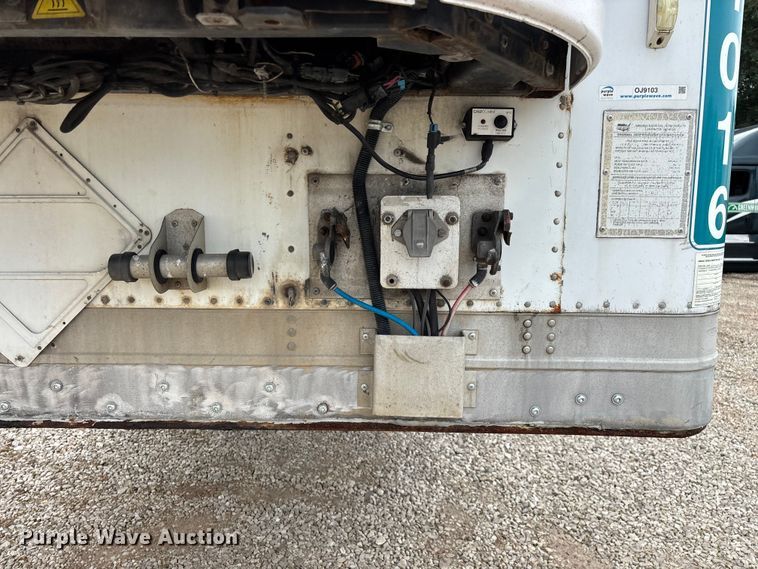 image for item OJ9103 2008 Wabash refrigerated van trailer