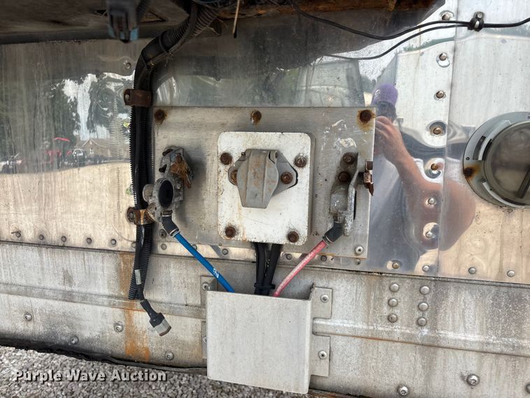 image for item OJ9104 2009 Wabash refrigerated van trailer