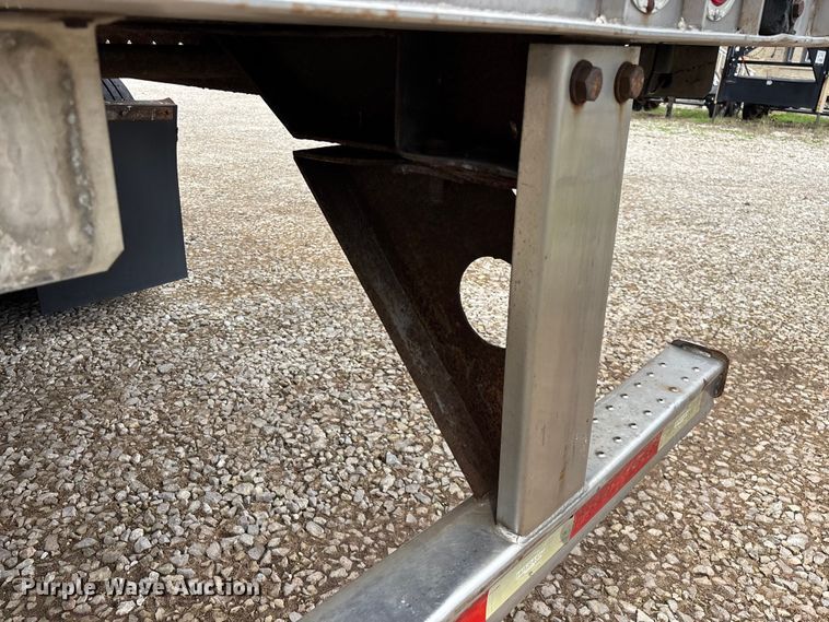 image for item OJ9104 2009 Wabash refrigerated van trailer