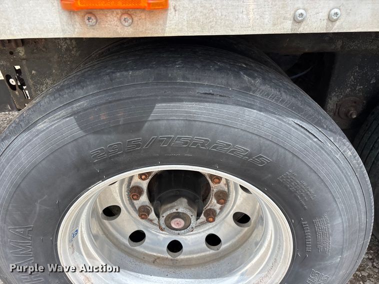 image for item OJ9104 2009 Wabash refrigerated van trailer