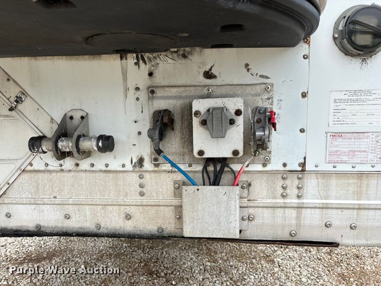 image for item OJ9108 2008 Wabash refrigerated van trailer