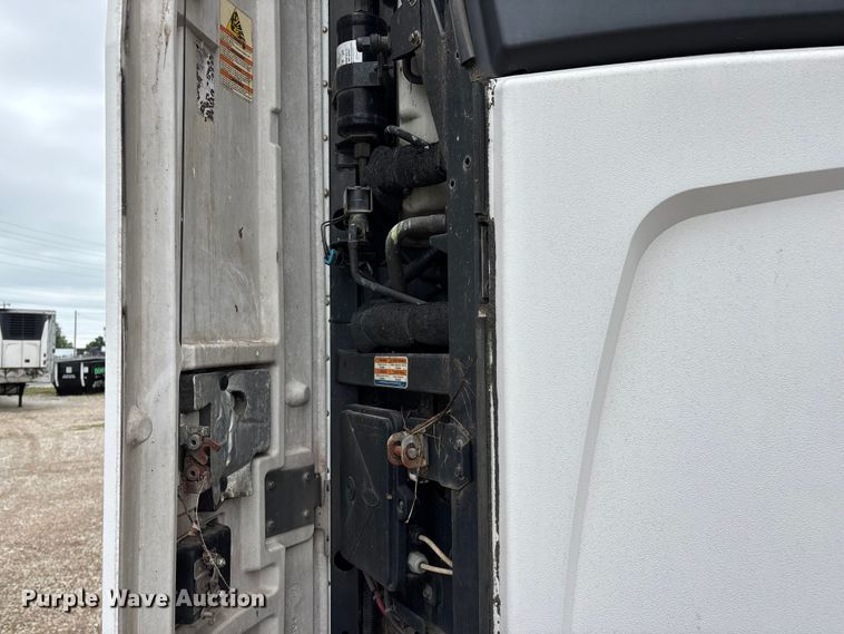 image for item OJ9108 2008 Wabash refrigerated van trailer