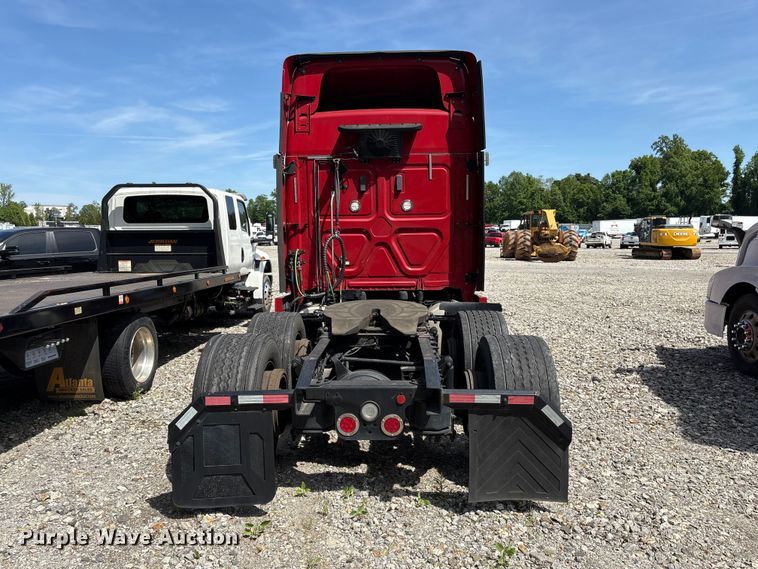 image for item YA1941 2018 Freightliner Cascadia semi truck