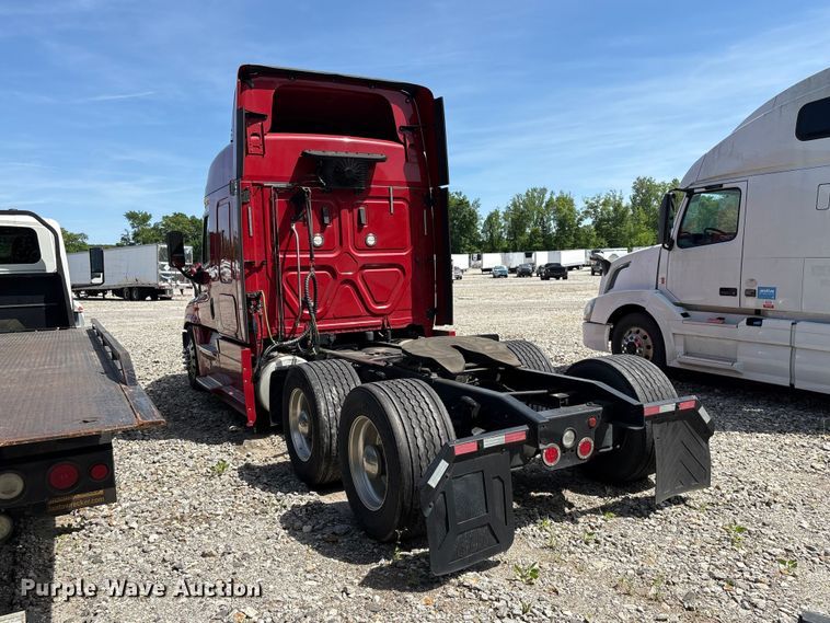 image for item YA1941 2018 Freightliner Cascadia semi truck