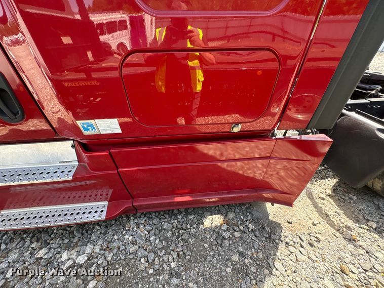 image for item YA1941 2018 Freightliner Cascadia semi truck