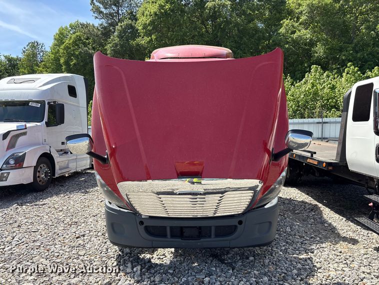 image for item YA1941 2018 Freightliner Cascadia semi truck