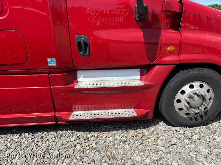 image for item YA1941 2018 Freightliner Cascadia semi truck