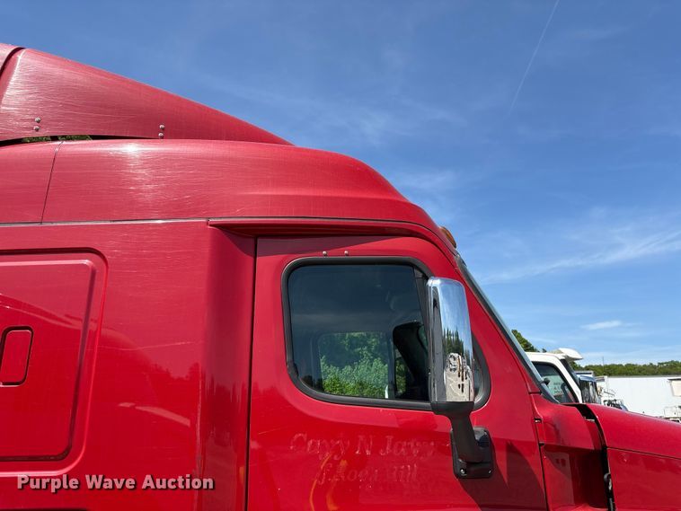 image for item YA1941 2018 Freightliner Cascadia semi truck