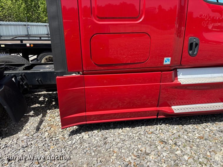 image for item YA1941 2018 Freightliner Cascadia semi truck