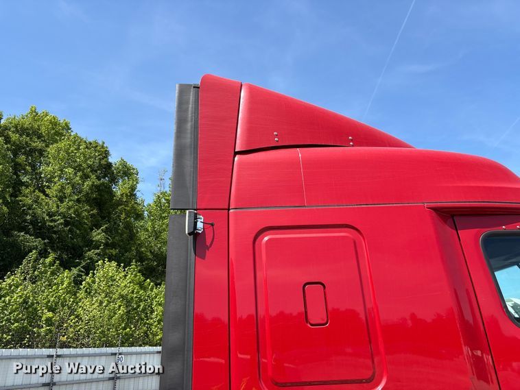 image for item YA1941 2018 Freightliner Cascadia semi truck