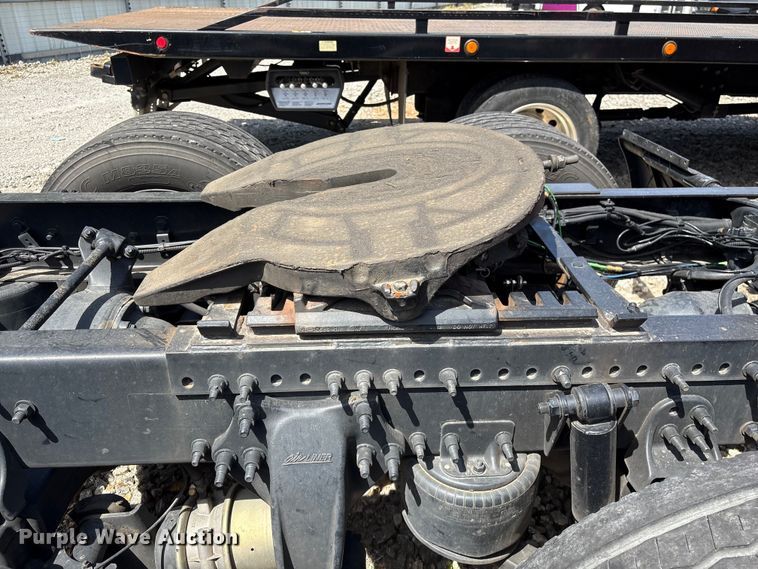 image for item YA1941 2018 Freightliner Cascadia semi truck