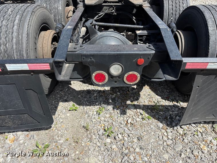 image for item YA1941 2018 Freightliner Cascadia semi truck