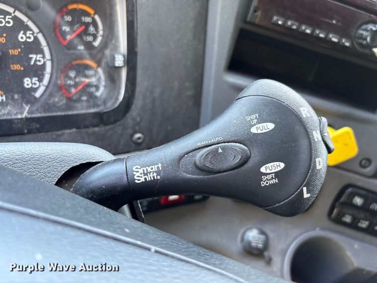 image for item YA1941 2018 Freightliner Cascadia semi truck