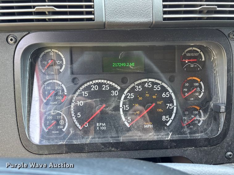 image for item YA1941 2018 Freightliner Cascadia semi truck