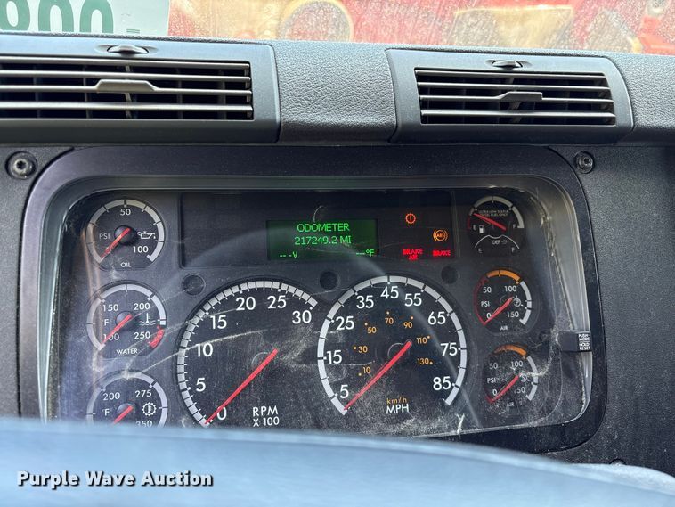 image for item YA1941 2018 Freightliner Cascadia semi truck