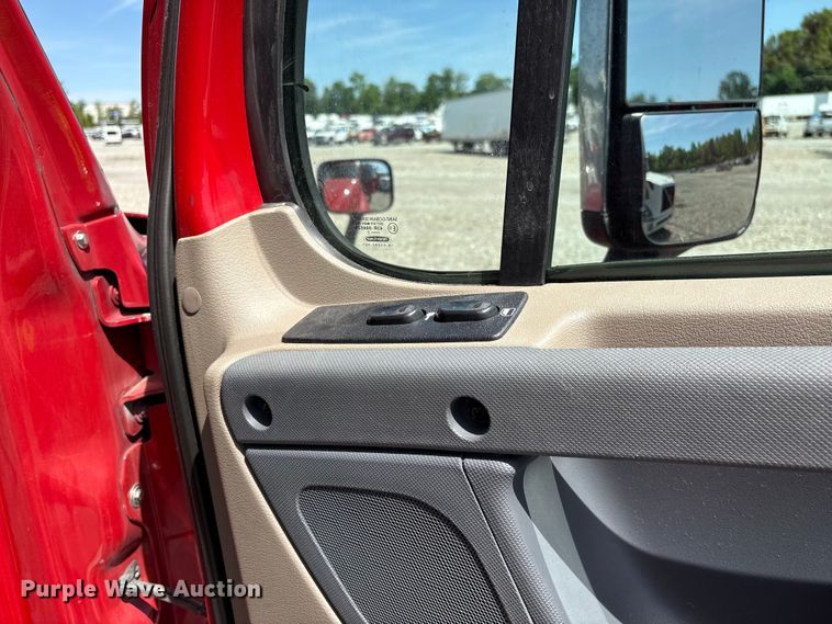 image for item YA1941 2018 Freightliner Cascadia semi truck