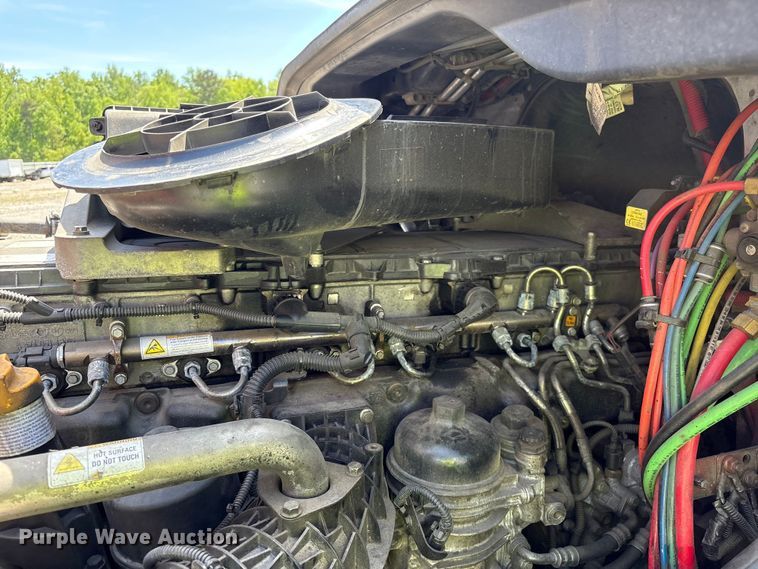 image for item YA1941 2018 Freightliner Cascadia semi truck