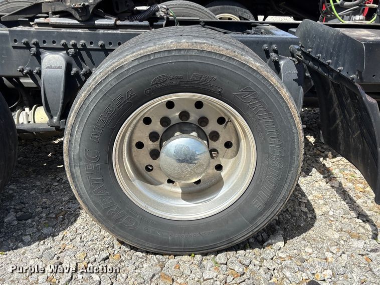 image for item YA1941 2018 Freightliner Cascadia semi truck