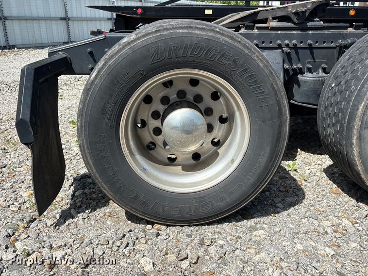 image for item YA1941 2018 Freightliner Cascadia semi truck