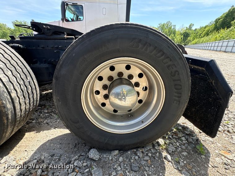 image for item YA1941 2018 Freightliner Cascadia semi truck