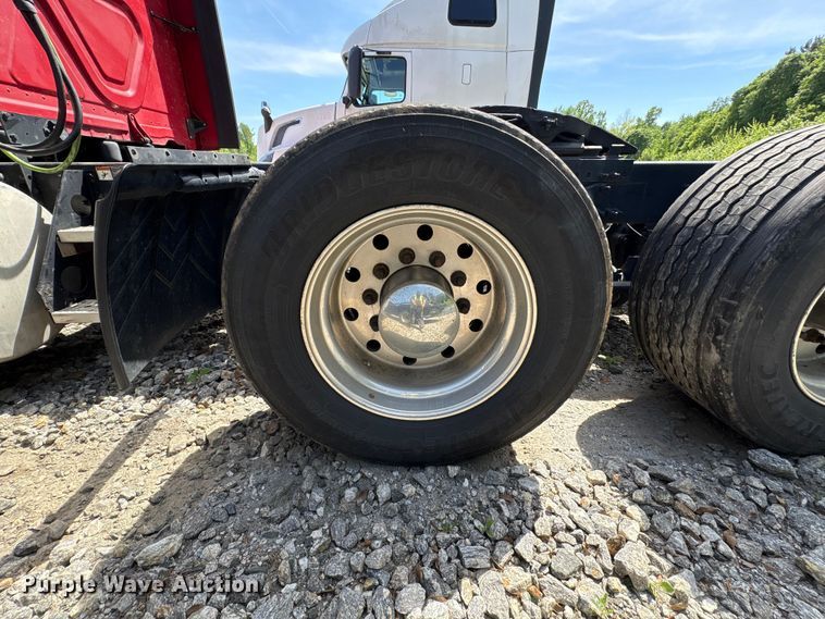 image for item YA1941 2018 Freightliner Cascadia semi truck