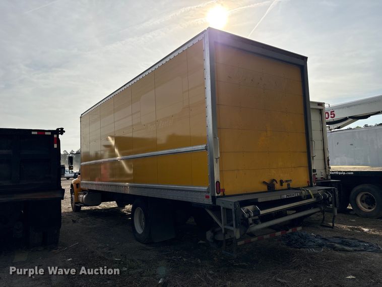 image for item YA2126 2019 International 4300 box truck