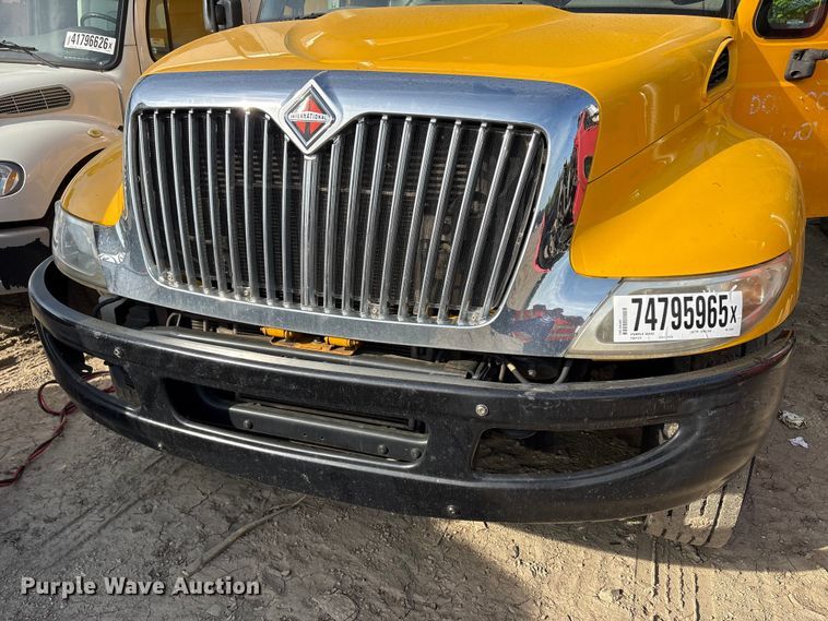 image for item YA2126 2019 International 4300 box truck