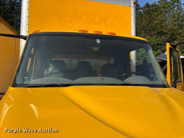 image for item YA2126 2019 International 4300 box truck