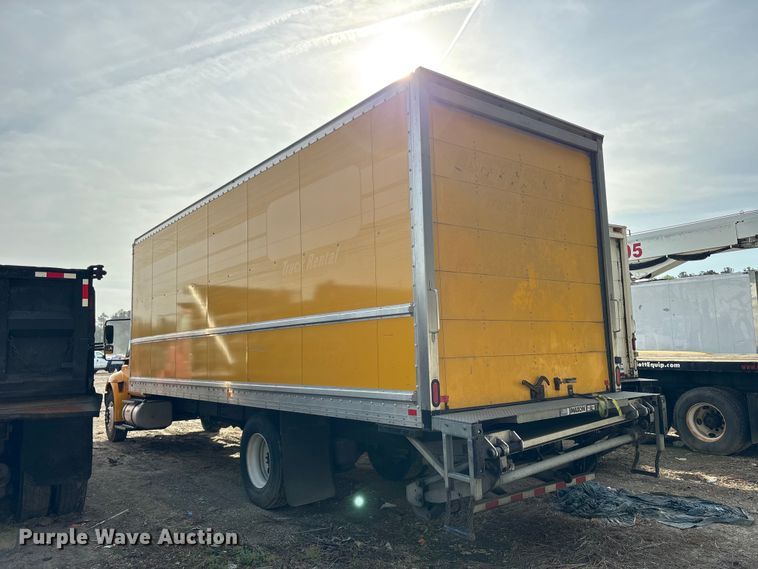 image for item YA2126 2019 International 4300 box truck
