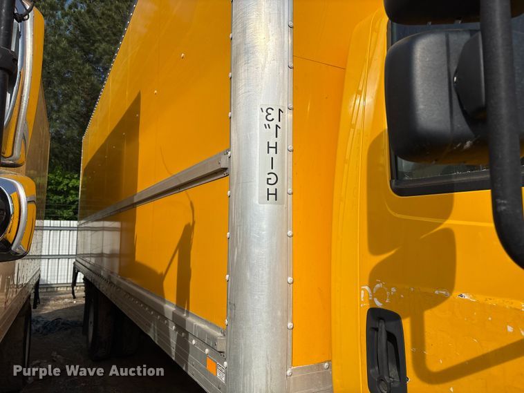 image for item YA2126 2019 International 4300 box truck