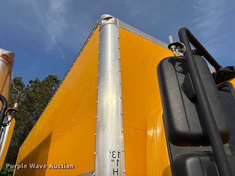 image for item YA2126 2019 International 4300 box truck