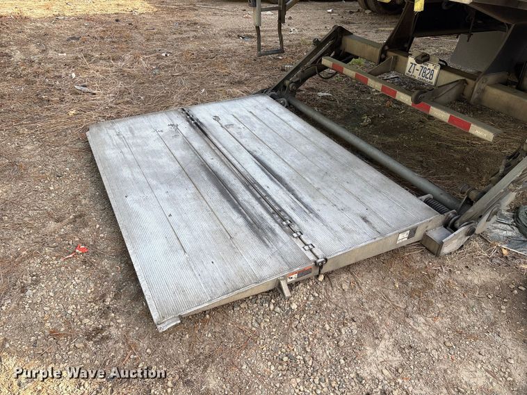 image for item YA2126 2019 International 4300 box truck