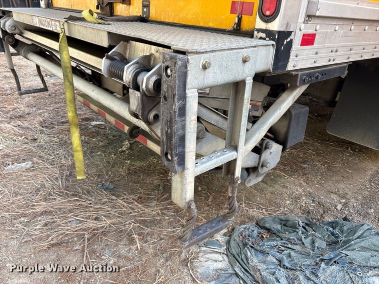 image for item YA2126 2019 International 4300 box truck