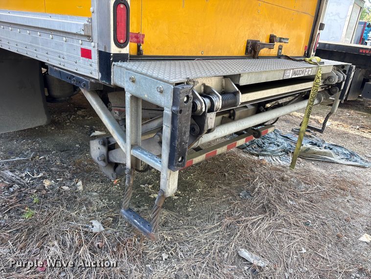 image for item YA2126 2019 International 4300 box truck