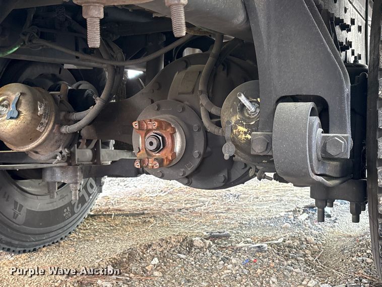 image for item YA2126 2019 International 4300 box truck