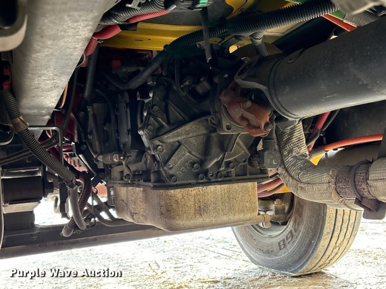 image for item YA2126 2019 International 4300 box truck