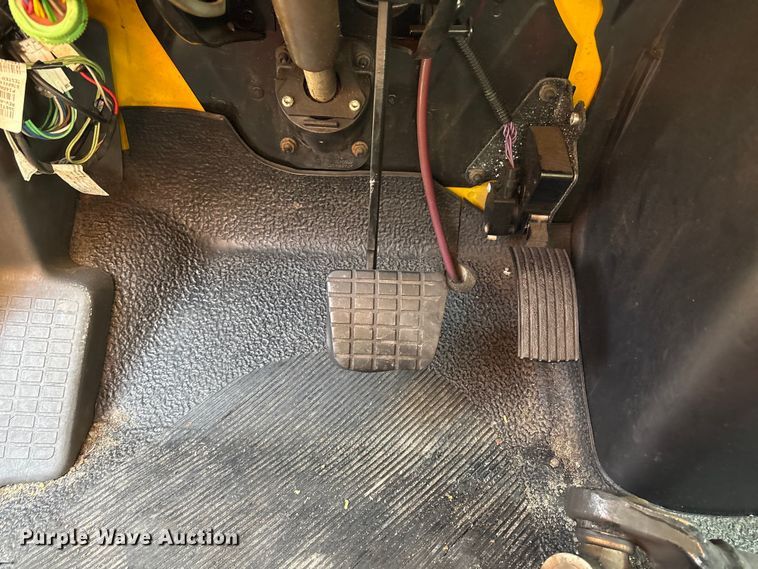 image for item YA2126 2019 International 4300 box truck