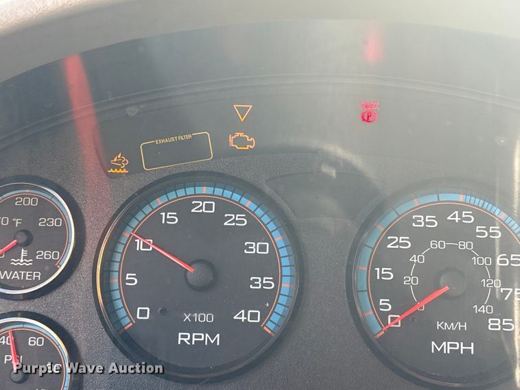 image for item YA2126 2019 International 4300 box truck