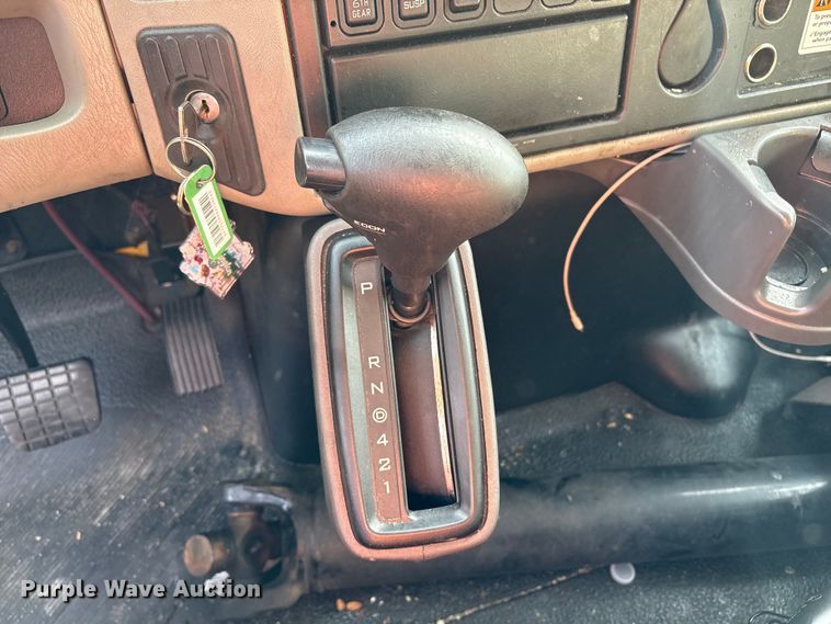 image for item YA2126 2019 International 4300 box truck